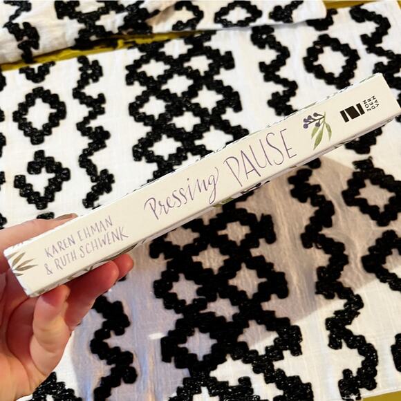 Pressing Pause 100 Quiet Moments for Moms Meet Jesus Bible Study Ehman Schwenk - Picture 2 of 6